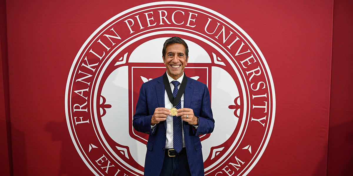 Dr. Sanjay Gupta with the Fitzwater Medallion for Leadership in Public Communication