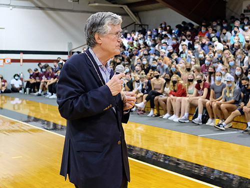 Franklin Pierce University presented Former Chief Justice John T. Broderick, Jr. with the Honorable Walter R. Peterson Citizen Leader Award on Monday, September 13. President Kim Mooney ’83 conferred the medal before a packed audience of more than 400 student-athletes in the Fieldhouse on the University’s Rindge Campus.